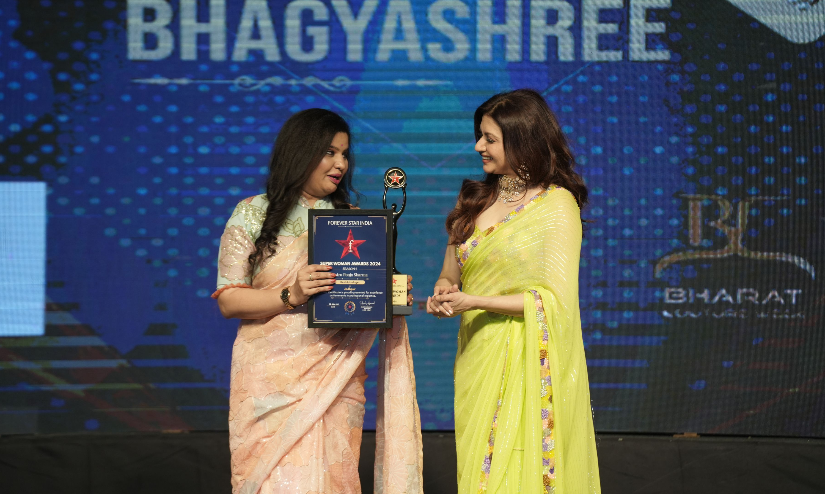 Astro Pooja Sharma receives award for best astrologer in Jodhpur 2024 at super woman awards season 5