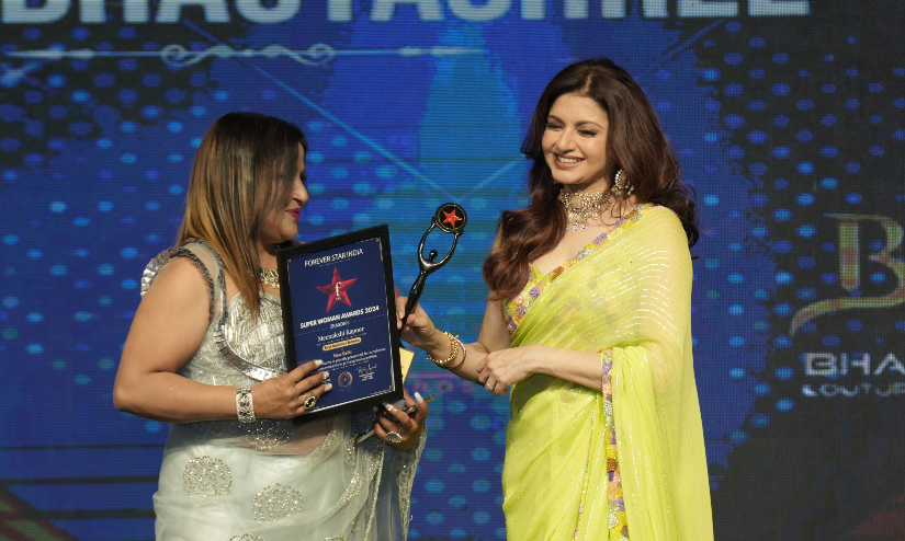 Meenakshi Kapoor	receives Best Business Woman in New Delhi 2024 award at super woman awards season 5